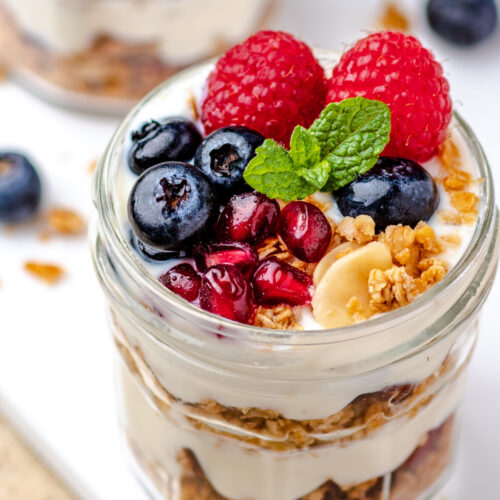 A healthy Granola Parfait Recipe - Veganese Tokyo