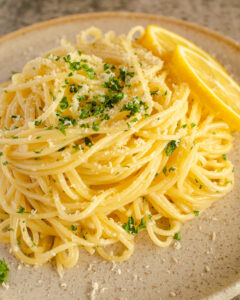an image of vegan lemon garlic pasta