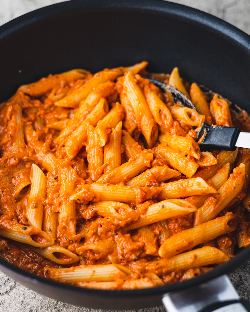 an image of vegan tomato cream pasta in a pan